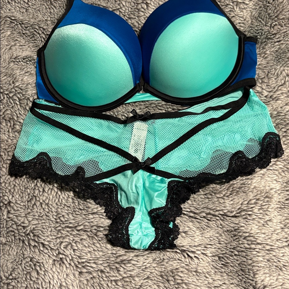 Victoria's Secret Blue and Aqua Bra and Panty Set - Picture 6 of 7